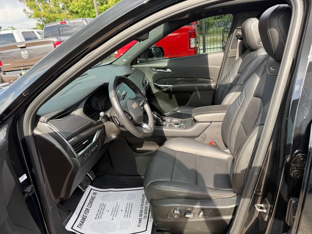Cadillac XT4 Vehicle Full-screen Gallery Image 07