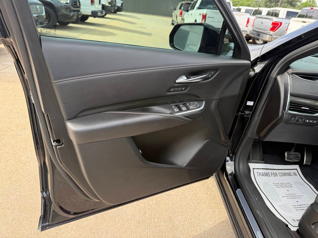 Cadillac XT4 Vehicle Full-screen Gallery Image 08