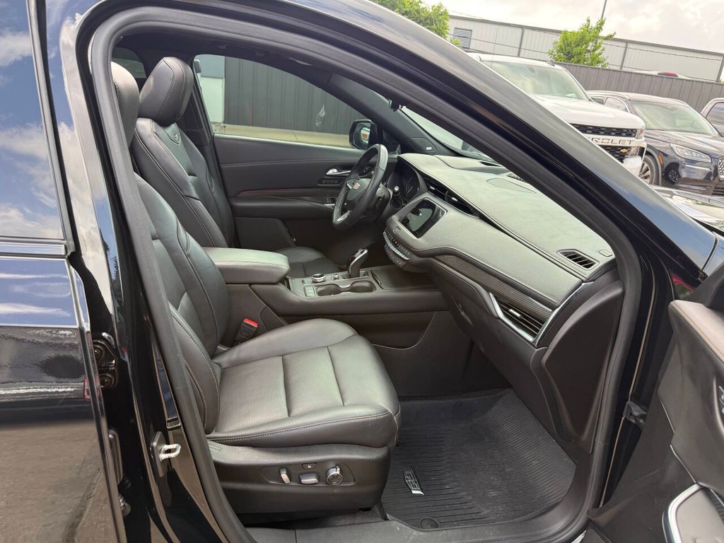 Cadillac XT4 Vehicle Full-screen Gallery Image 10