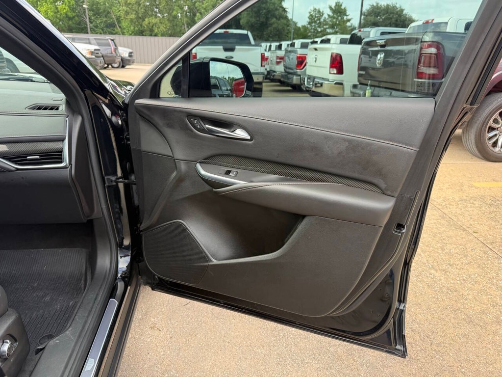 Cadillac XT4 Vehicle Full-screen Gallery Image 11