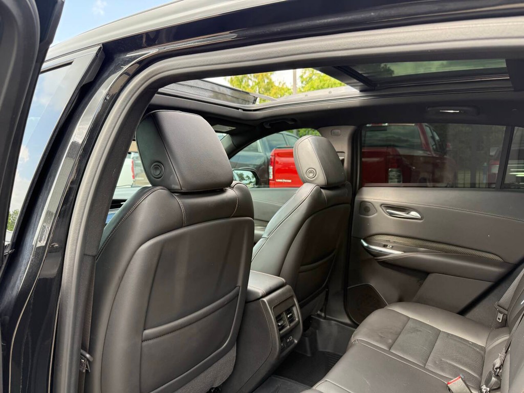 Cadillac XT4 Vehicle Full-screen Gallery Image 12