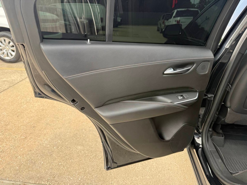 Cadillac XT4 Vehicle Full-screen Gallery Image 14
