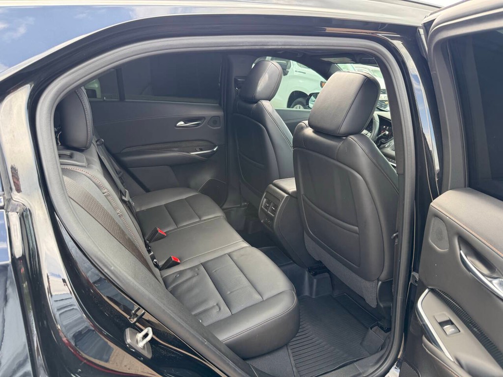 Cadillac XT4 Vehicle Full-screen Gallery Image 15