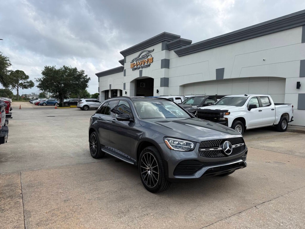 Mercedes-Benz GLC Vehicle Full-screen Gallery Image 02