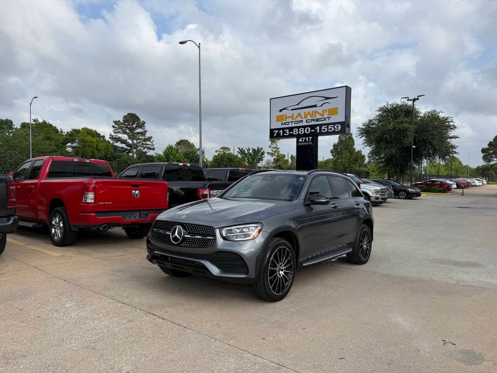 Mercedes-Benz GLC Vehicle Full-screen Gallery Image 03
