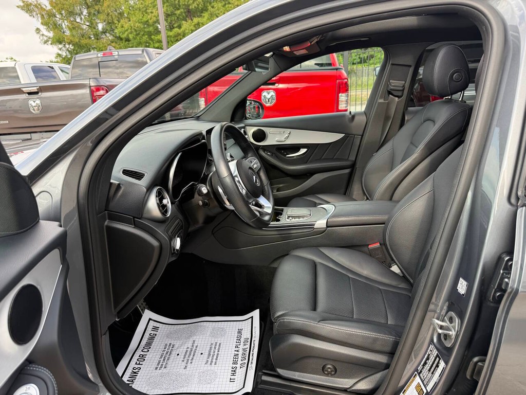 Mercedes-Benz GLC Vehicle Full-screen Gallery Image 07