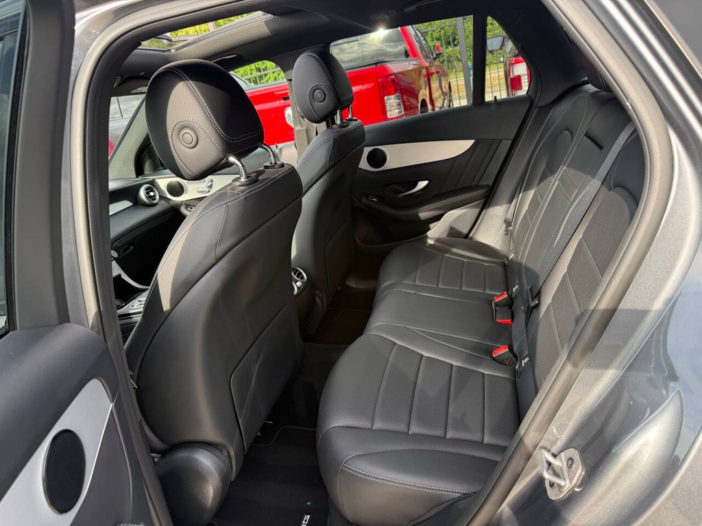 Mercedes-Benz GLC Vehicle Full-screen Gallery Image 13