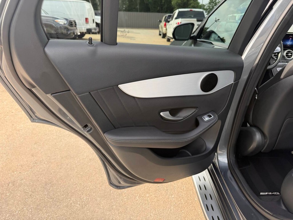 Mercedes-Benz GLC Vehicle Full-screen Gallery Image 14