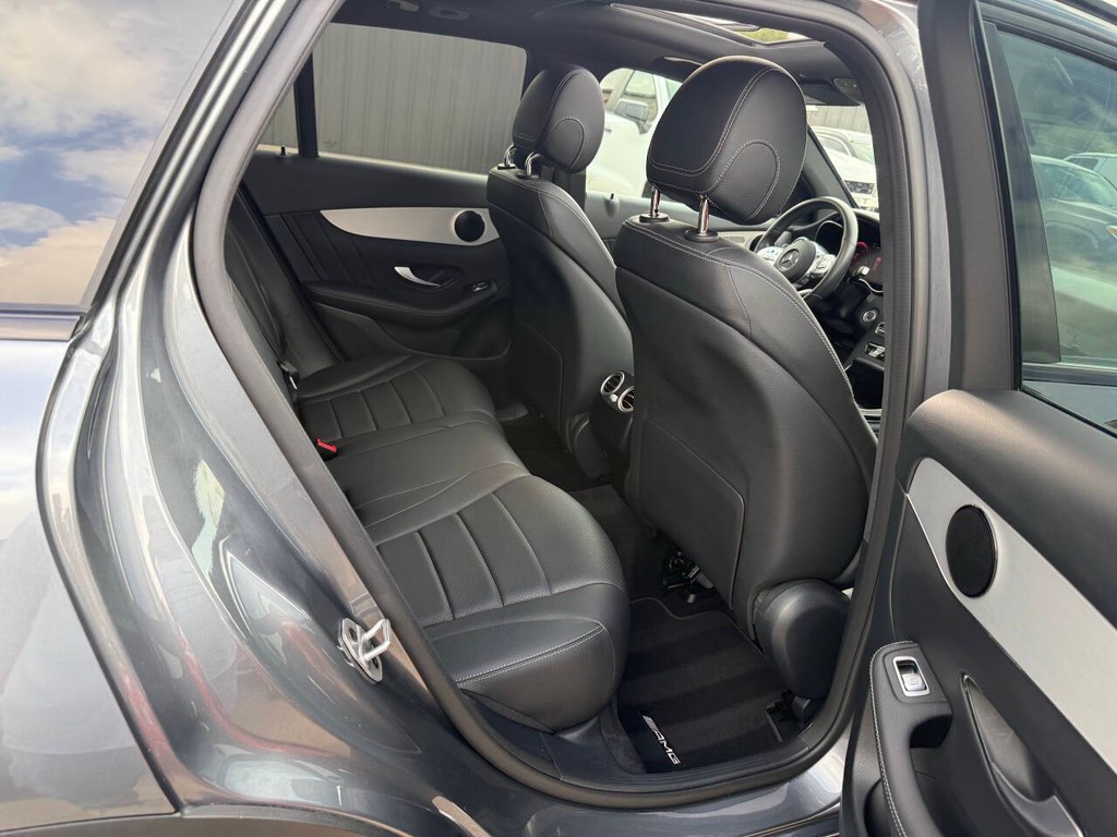 Mercedes-Benz GLC Vehicle Full-screen Gallery Image 15