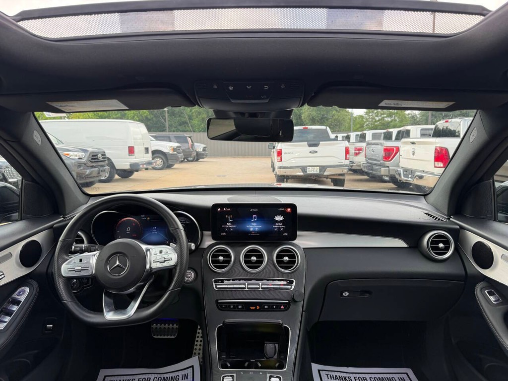 Mercedes-Benz GLC Vehicle Full-screen Gallery Image 17