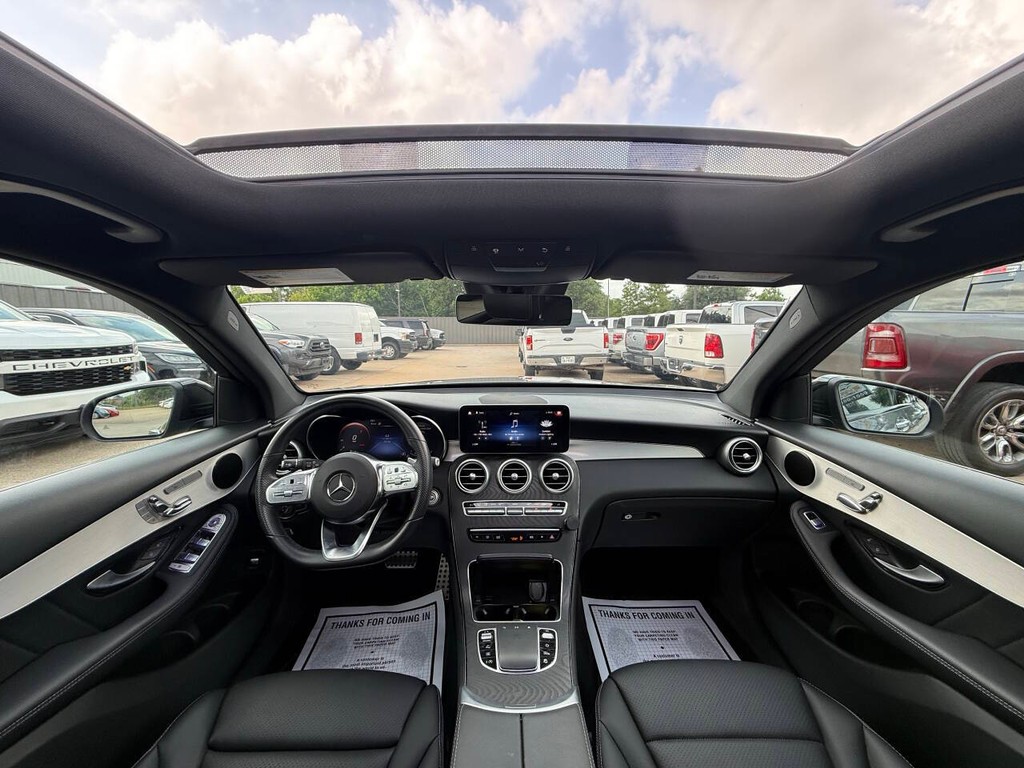 Mercedes-Benz GLC Vehicle Full-screen Gallery Image 18
