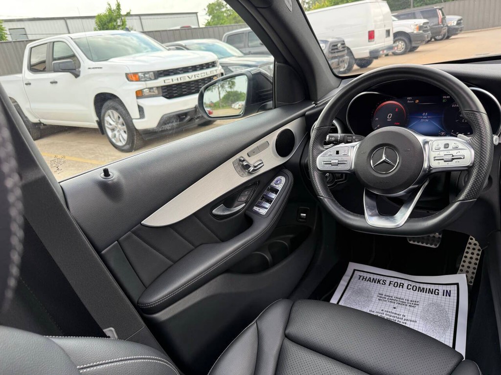 Mercedes-Benz GLC Vehicle Full-screen Gallery Image 19