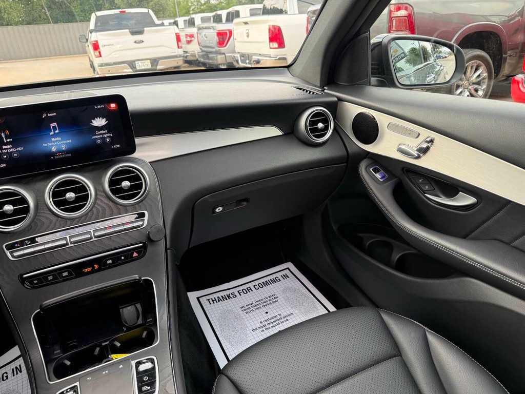 Mercedes-Benz GLC Vehicle Full-screen Gallery Image 20