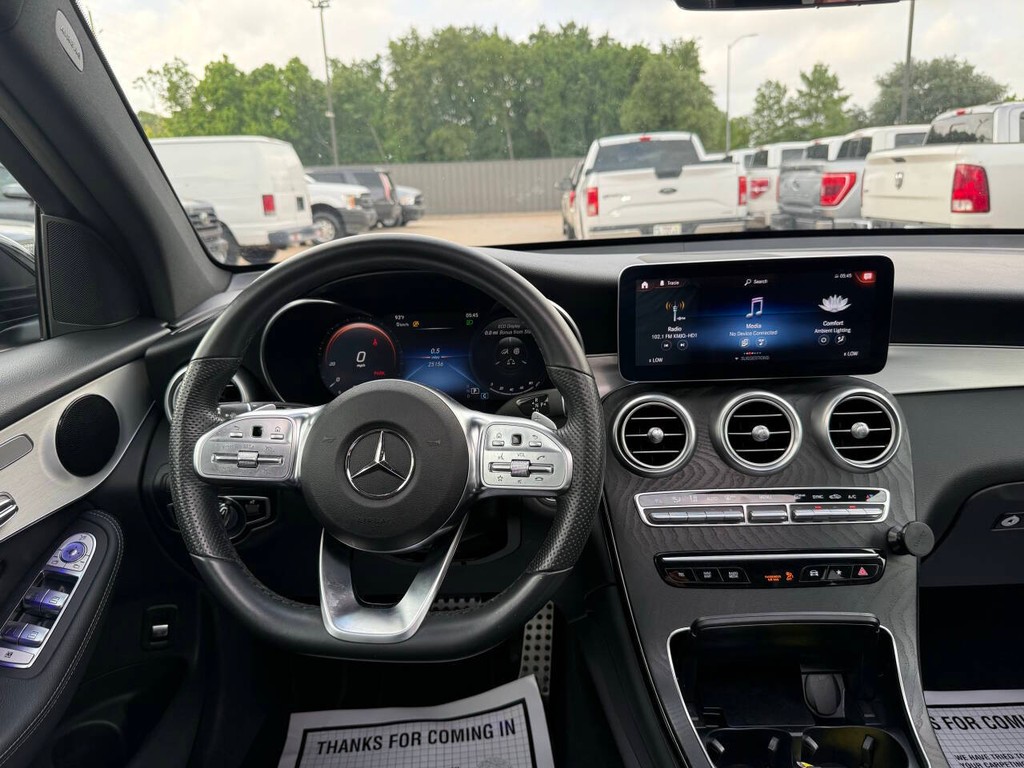 Mercedes-Benz GLC Vehicle Full-screen Gallery Image 21