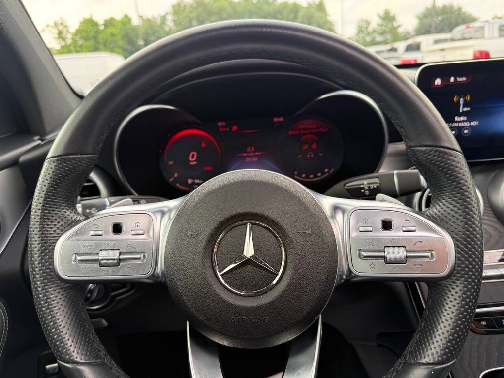 Mercedes-Benz GLC Vehicle Full-screen Gallery Image 23