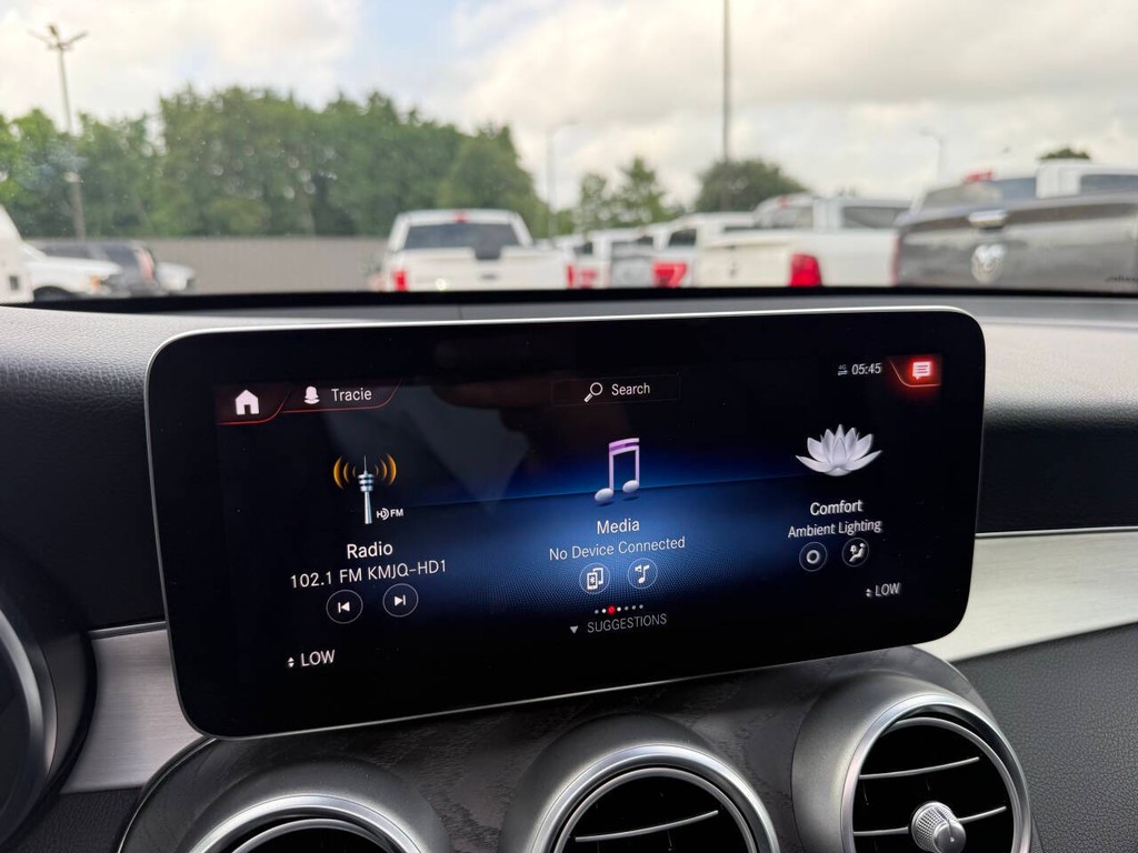 Mercedes-Benz GLC Vehicle Full-screen Gallery Image 25
