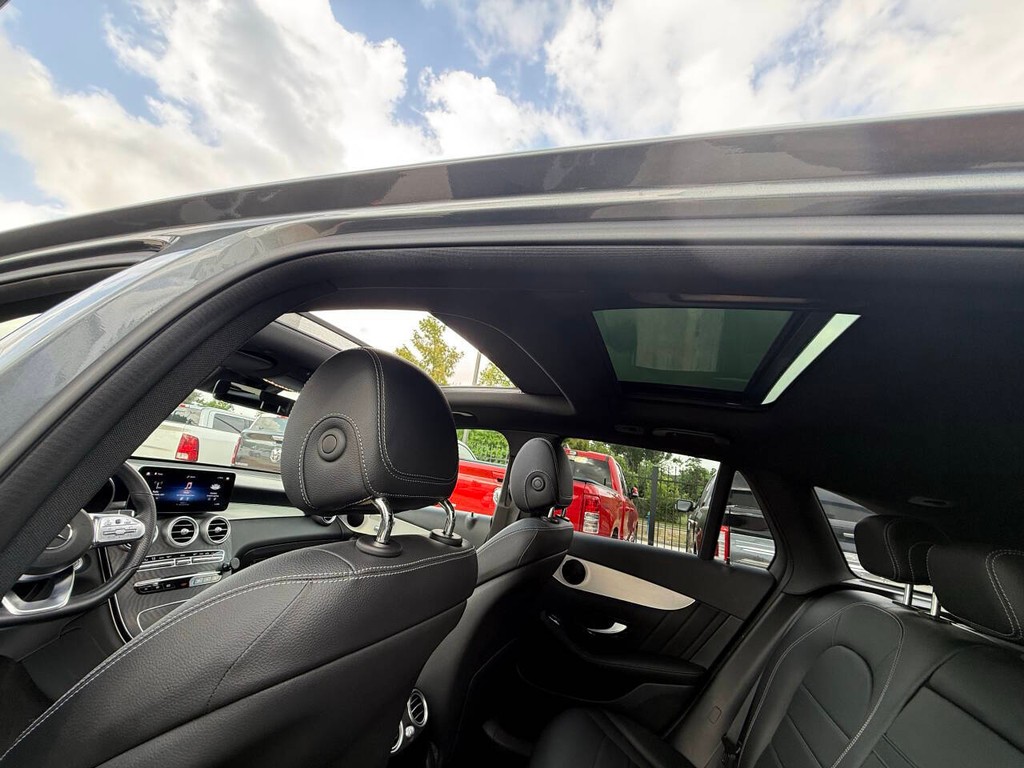 Mercedes-Benz GLC Vehicle Full-screen Gallery Image 31