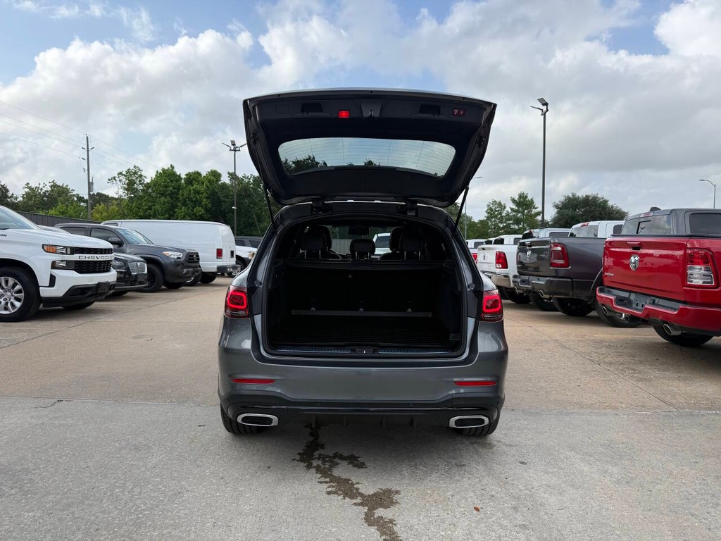 Mercedes-Benz GLC Vehicle Full-screen Gallery Image 37