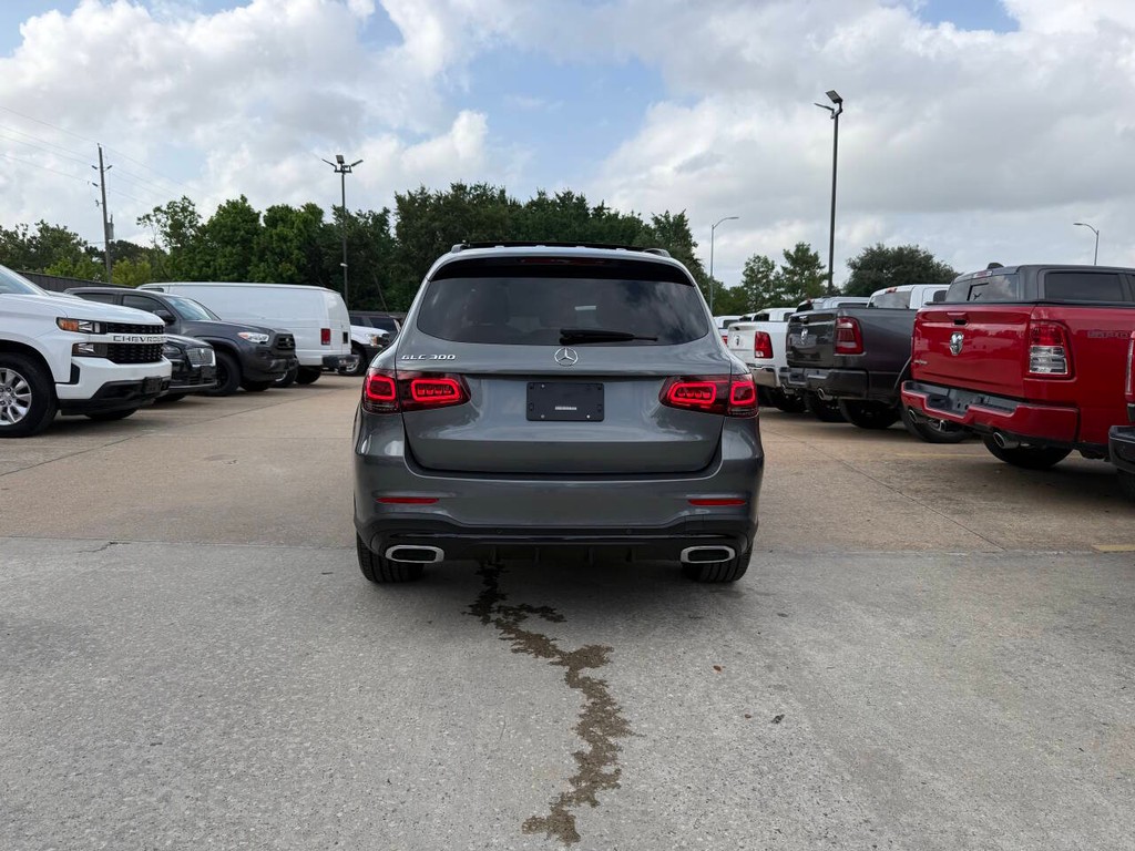 Mercedes-Benz GLC Vehicle Full-screen Gallery Image 39