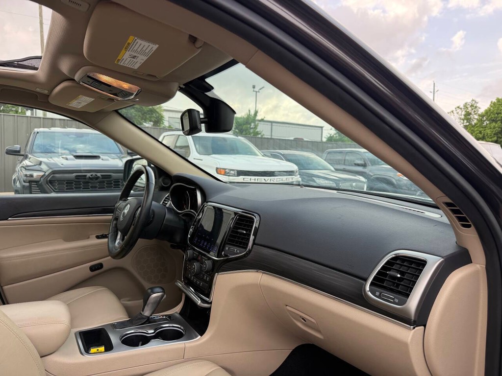 Jeep Grand Cherokee Vehicle Full-screen Gallery Image 09