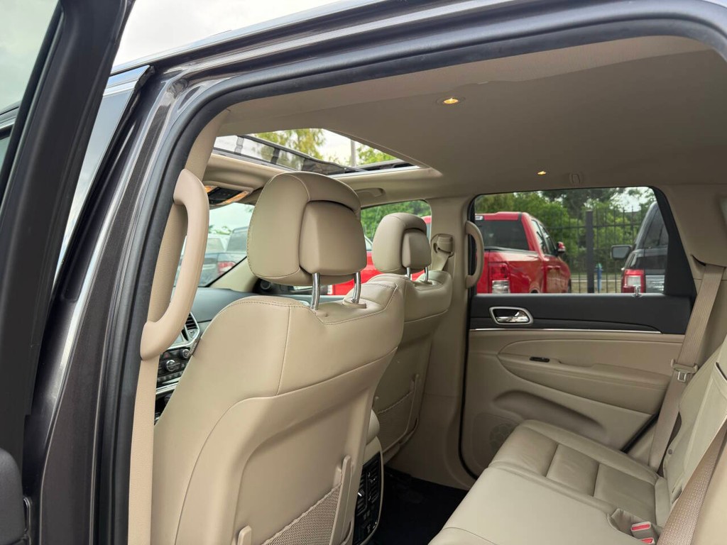 Jeep Grand Cherokee Vehicle Full-screen Gallery Image 12