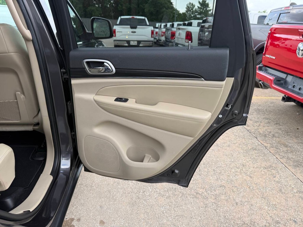 Jeep Grand Cherokee Vehicle Full-screen Gallery Image 16
