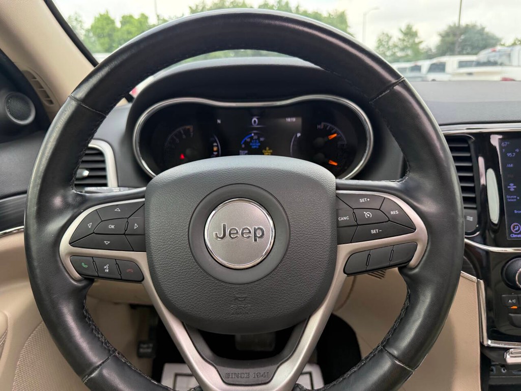 Jeep Grand Cherokee Vehicle Full-screen Gallery Image 23