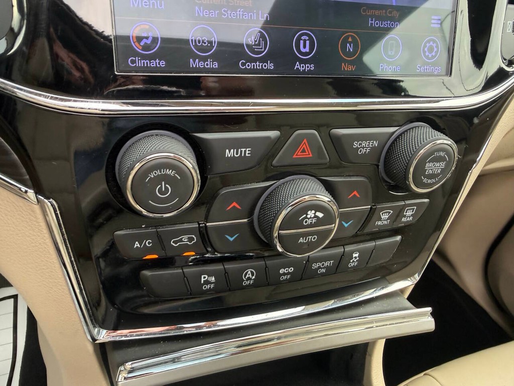 Jeep Grand Cherokee Vehicle Full-screen Gallery Image 27
