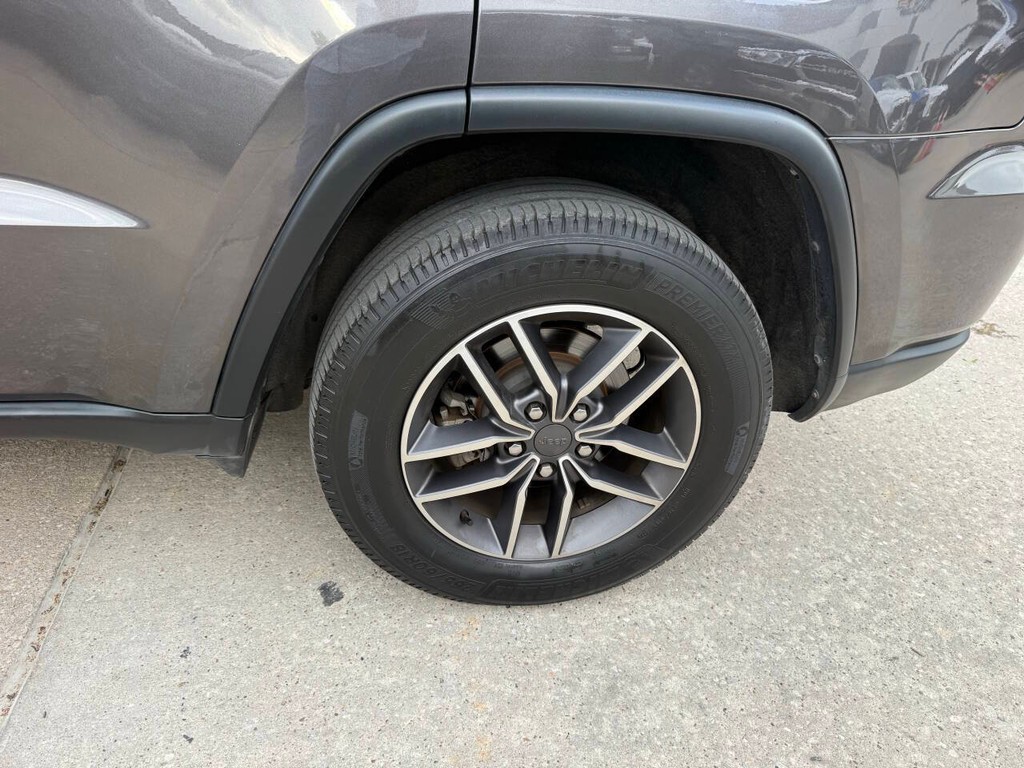 Jeep Grand Cherokee Vehicle Full-screen Gallery Image 36