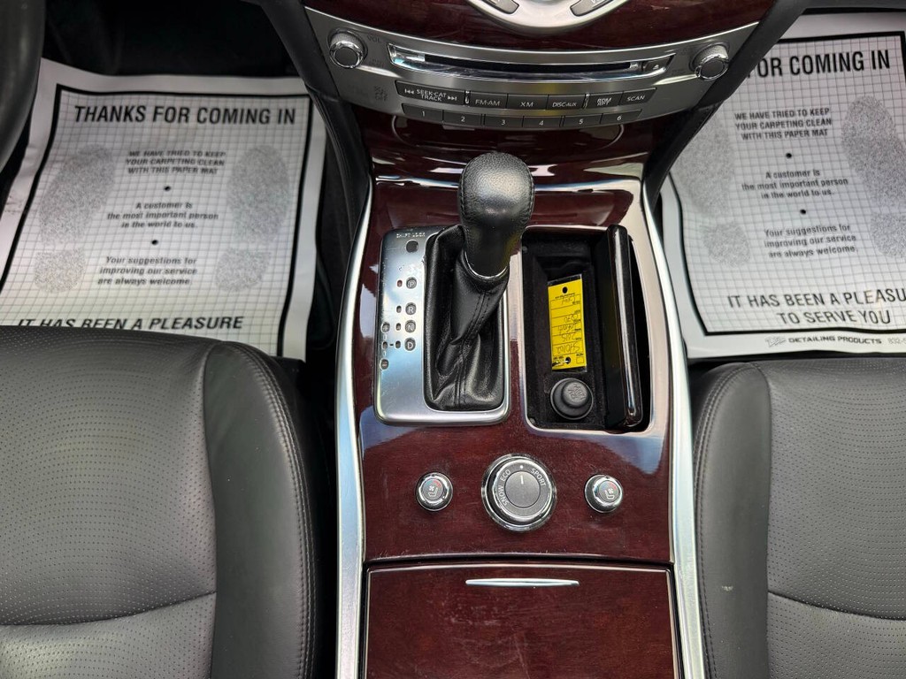INFINITI Q70 Vehicle Full-screen Gallery Image 29