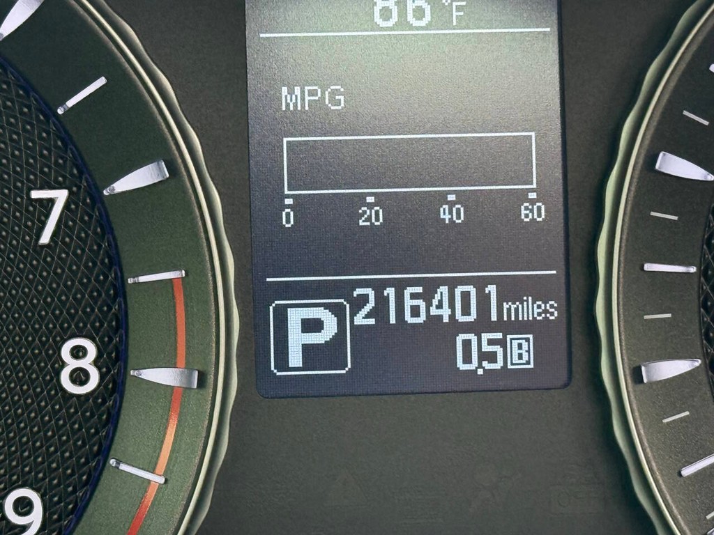 INFINITI Q70 Vehicle Full-screen Gallery Image 34