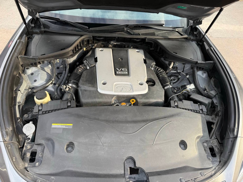 INFINITI Q70 Vehicle Full-screen Gallery Image 36