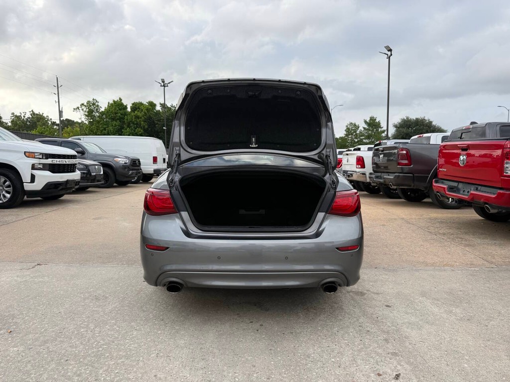 INFINITI Q70 Vehicle Full-screen Gallery Image 37