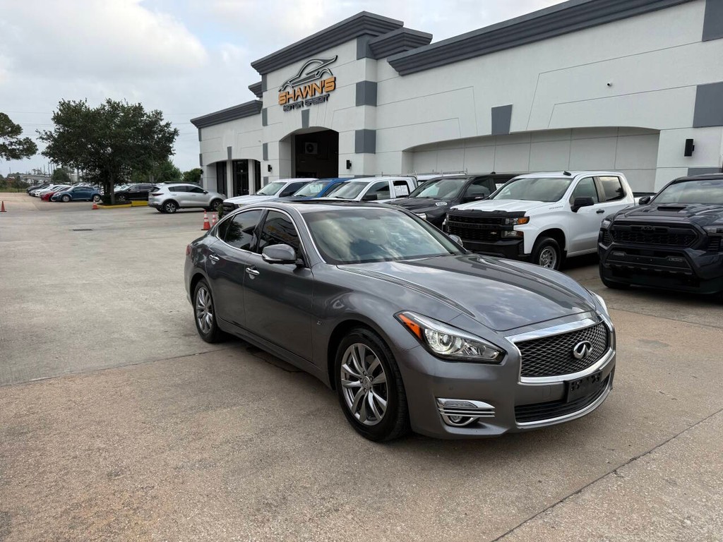 INFINITI Q70 Vehicle Full-screen Gallery Image 42