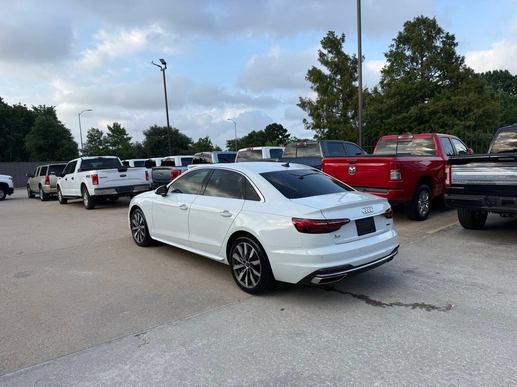 Audi A4 Sedan Vehicle Full-screen Gallery Image 04