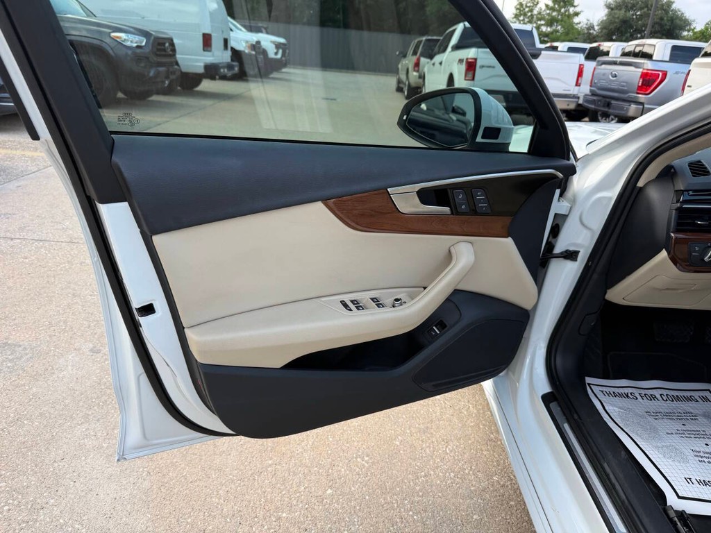 Audi A4 Sedan Vehicle Full-screen Gallery Image 07