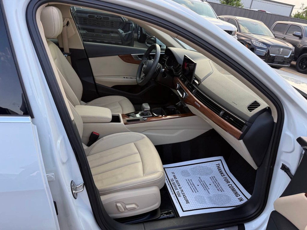 Audi A4 Sedan Vehicle Full-screen Gallery Image 09