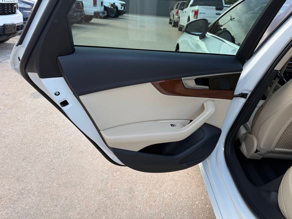 Audi A4 Sedan Vehicle Full-screen Gallery Image 13