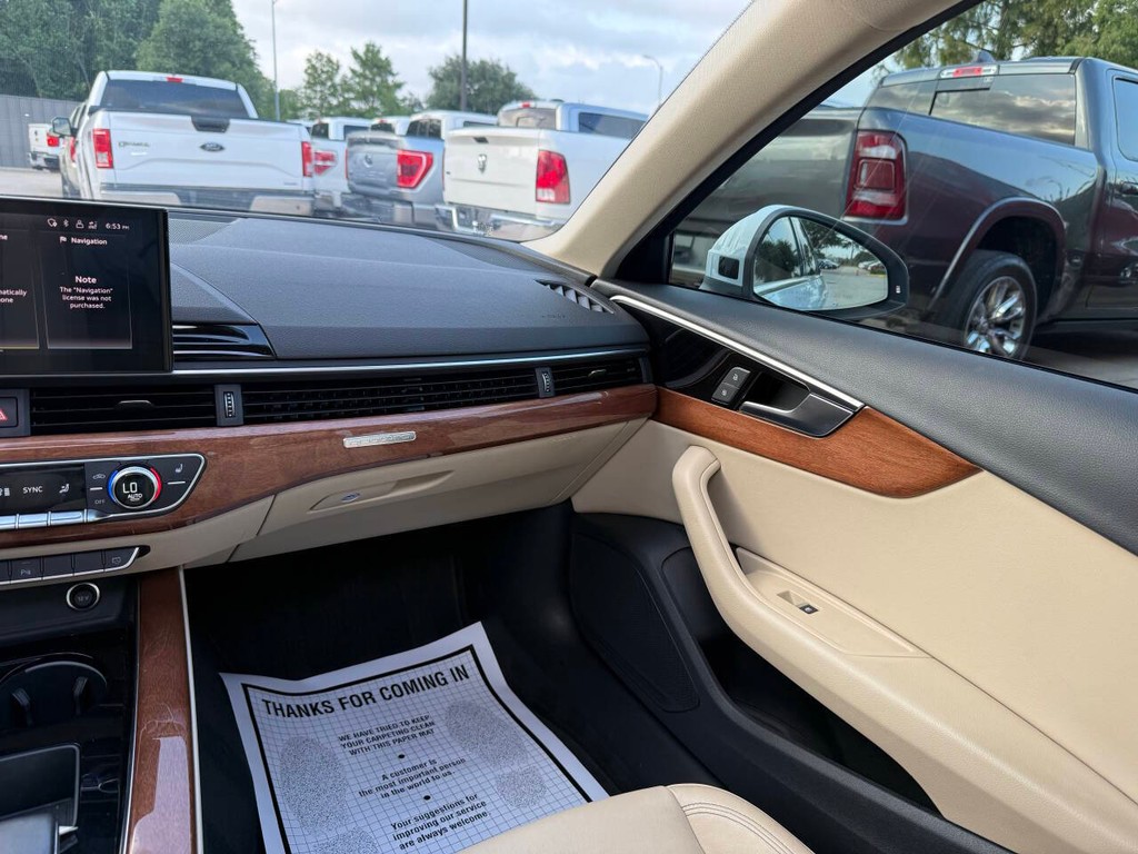 Audi A4 Sedan Vehicle Full-screen Gallery Image 19