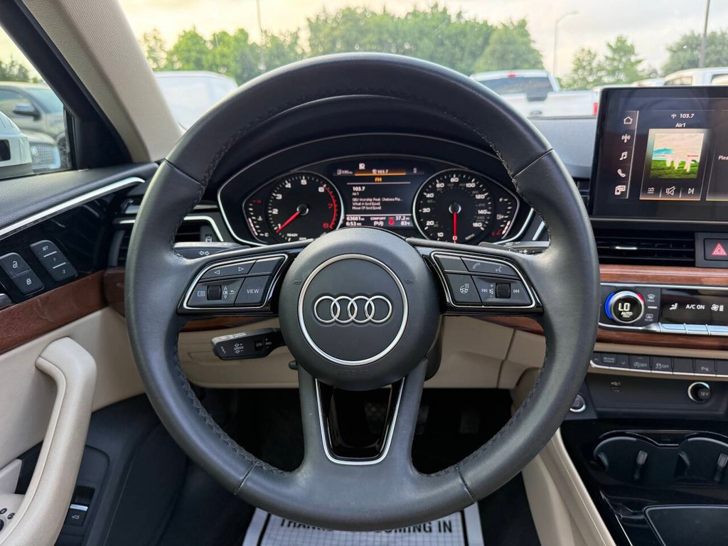Audi A4 Sedan Vehicle Full-screen Gallery Image 21