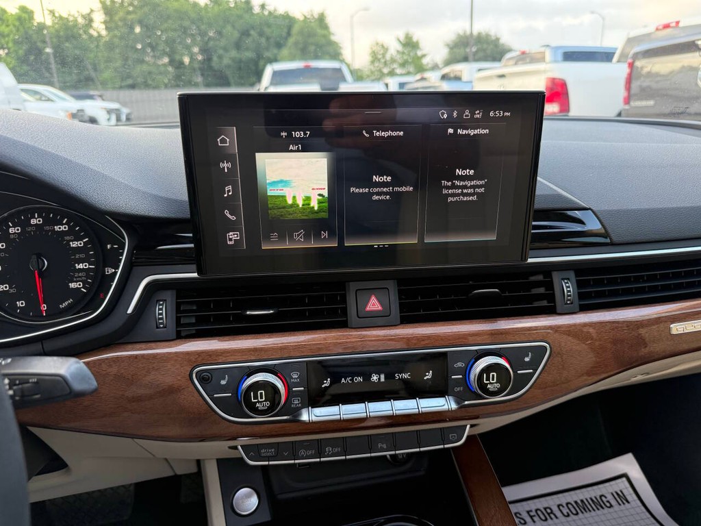 Audi A4 Sedan Vehicle Full-screen Gallery Image 23