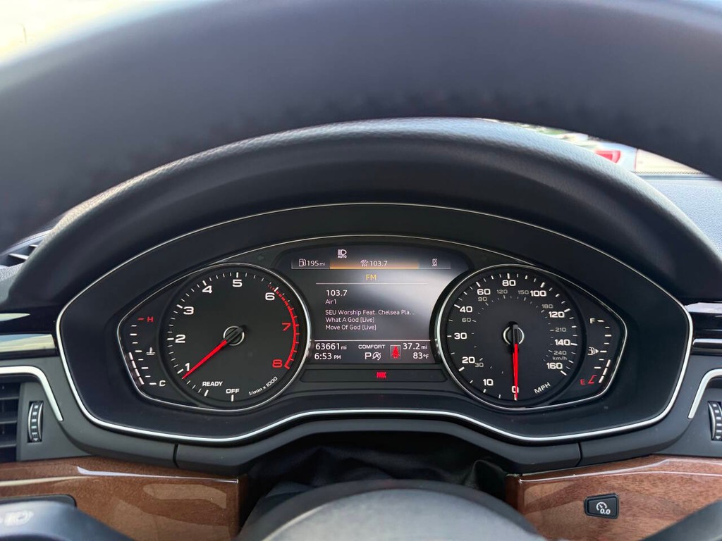 Audi A4 Sedan Vehicle Full-screen Gallery Image 30