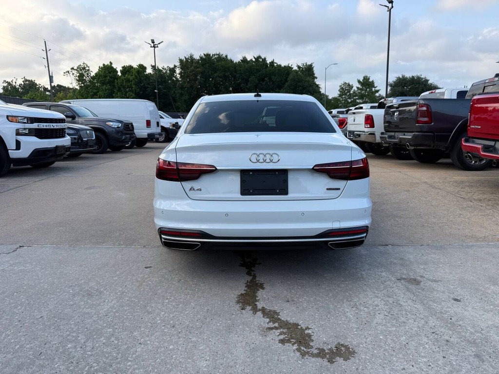 Audi A4 Sedan Vehicle Full-screen Gallery Image 35