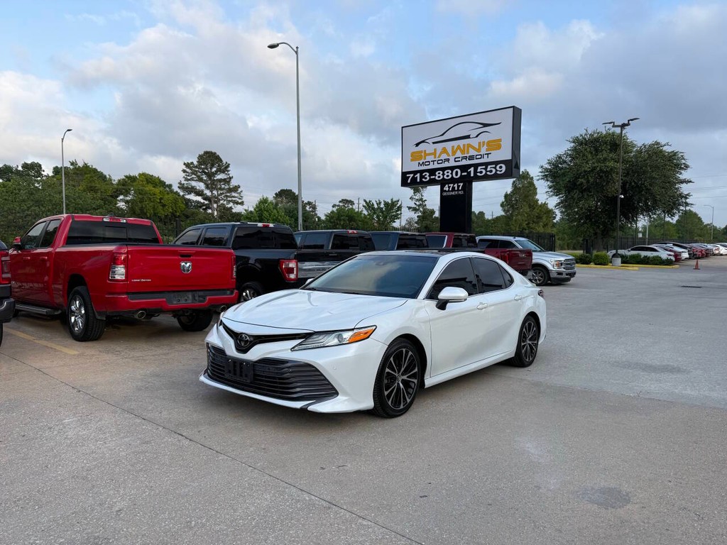 Toyota Camry Vehicle Full-screen Gallery Image 03
