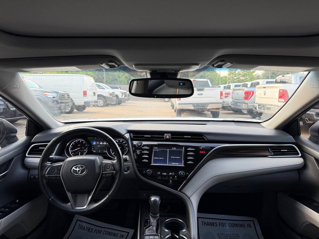 Toyota Camry Vehicle Full-screen Gallery Image 17