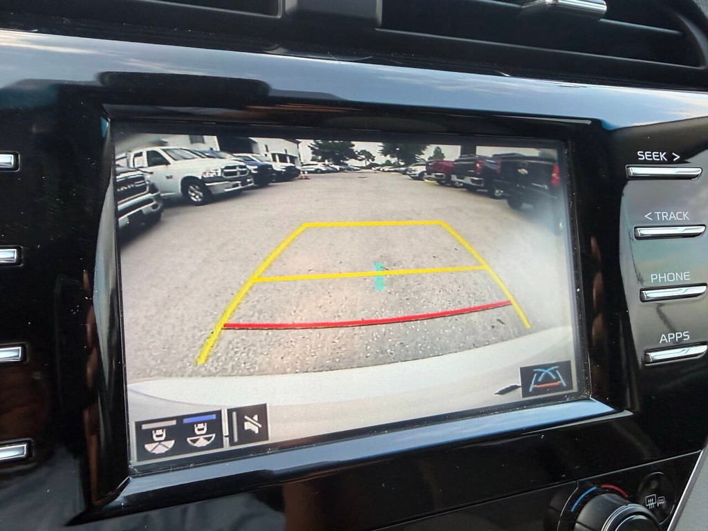 Toyota Camry Vehicle Full-screen Gallery Image 24