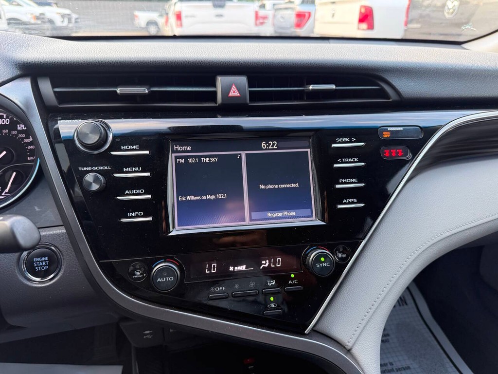 Toyota Camry Vehicle Full-screen Gallery Image 25