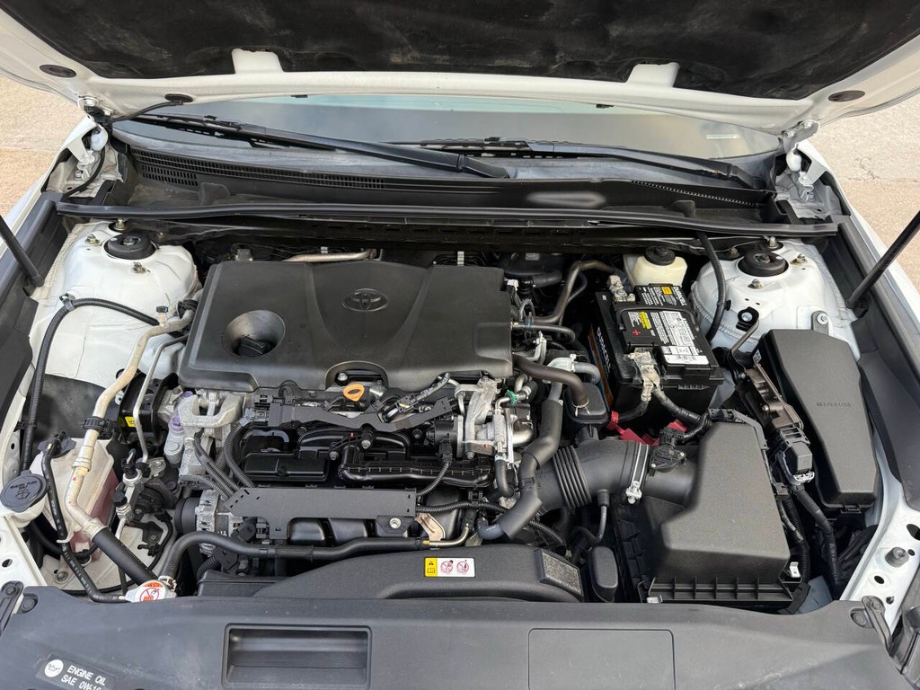 Toyota Camry Vehicle Full-screen Gallery Image 33
