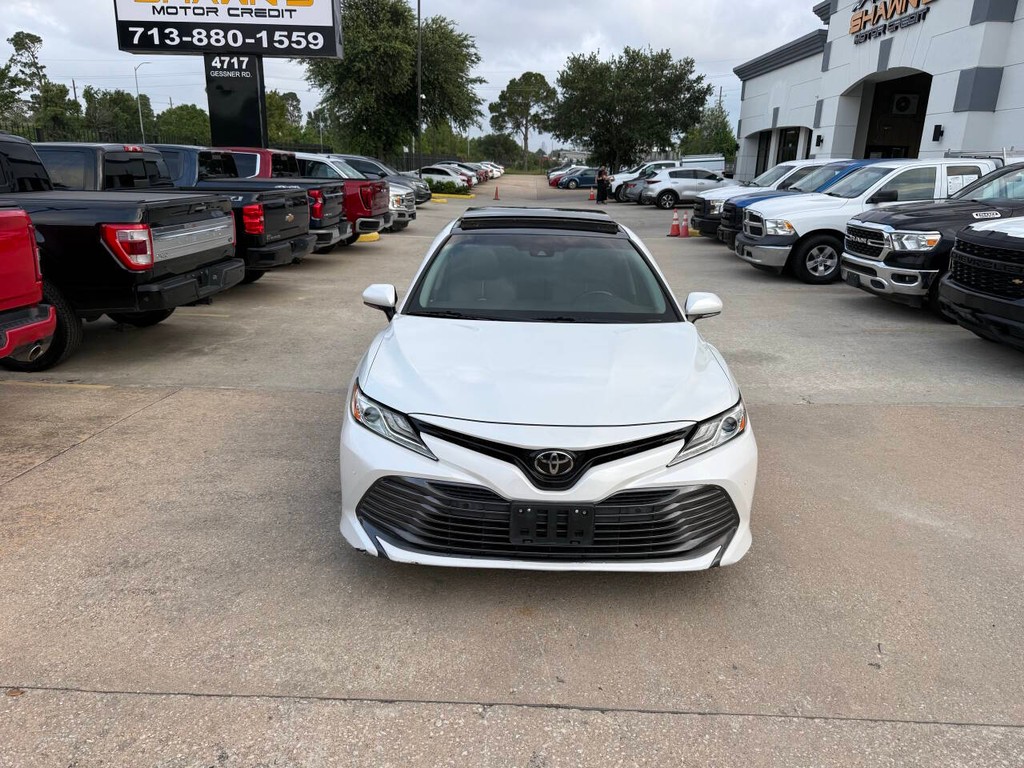Toyota Camry Vehicle Full-screen Gallery Image 37