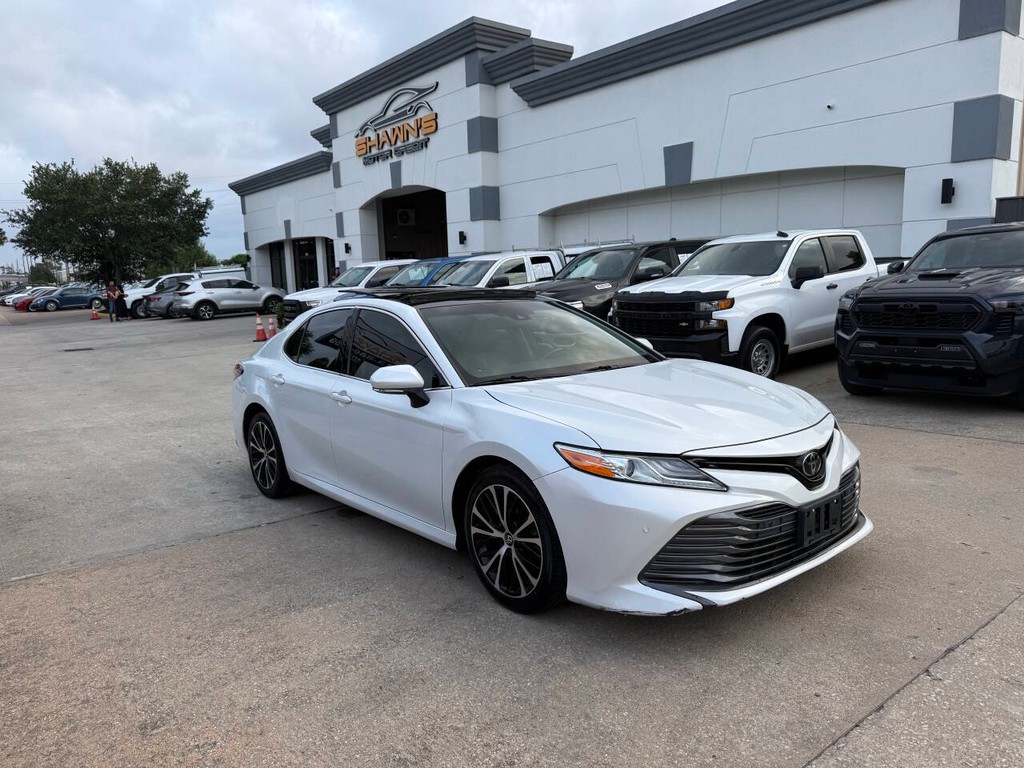 Toyota Camry Vehicle Full-screen Gallery Image 39